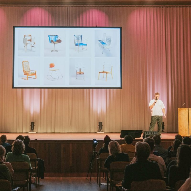 ROBERT MARSÉ: STOELEN VAN HERGEBRUIKTE MATERIALEN