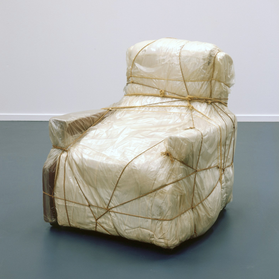 BLOG Wrapped Armchair Christo Insta Vierkant